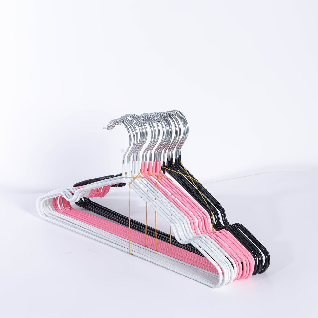 39pcs Non-Slip And Durable Metal Hangers with a Rubber Coating. These Space-Saving Hooks Feature Shoulder Notches