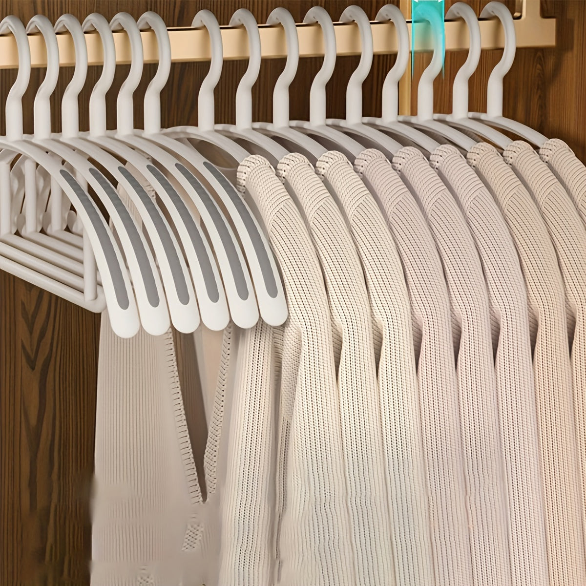 12\u002F24pcs of Thickened, Non-Slip Plastic Hangers Designed to Save Space, Ideal for Suits, Sweaters, Dresses, And Pants, Perfect for Christmas Gifts